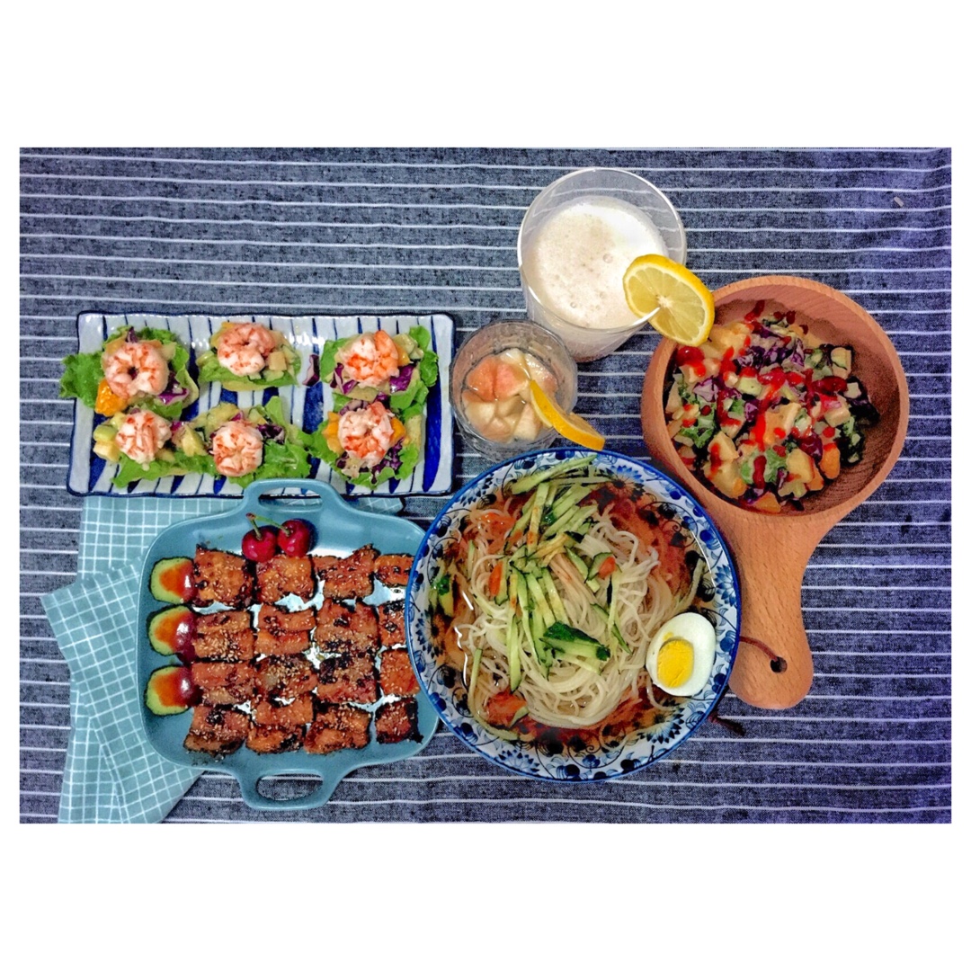 薯片牛油果大虾沙拉
