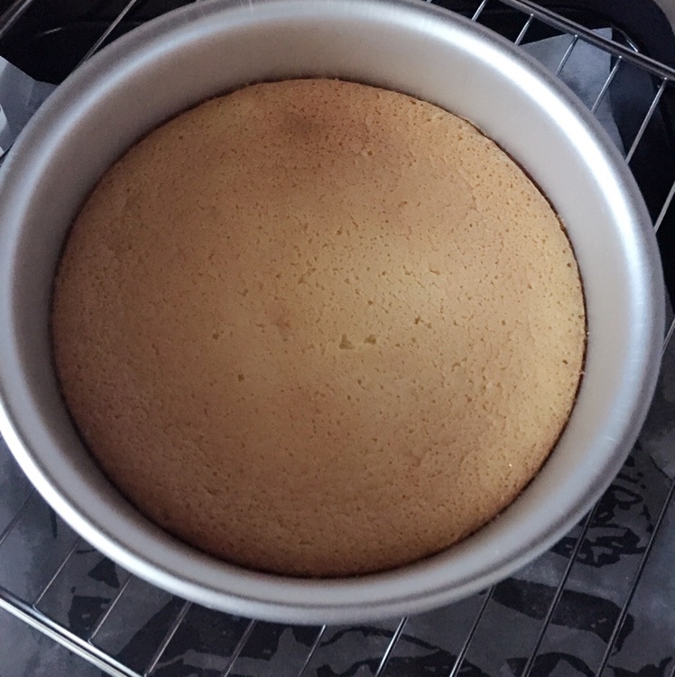 超简单完美戚风蛋糕（6寸2蛋）附打发、翻拌、脱模视频