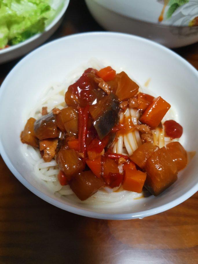 西红柿茄子肉丁打卤面
