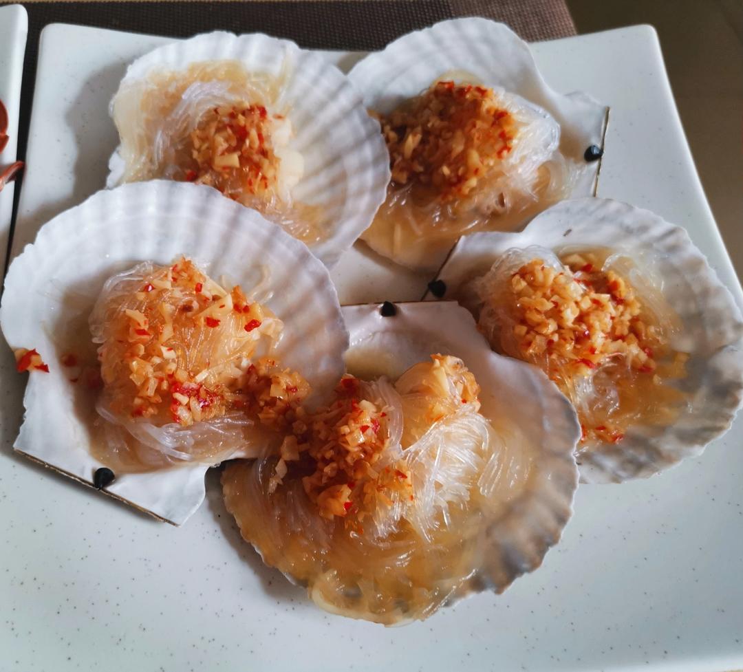 蒜蓉粉丝蒸扇贝粉丝入味有诀窍