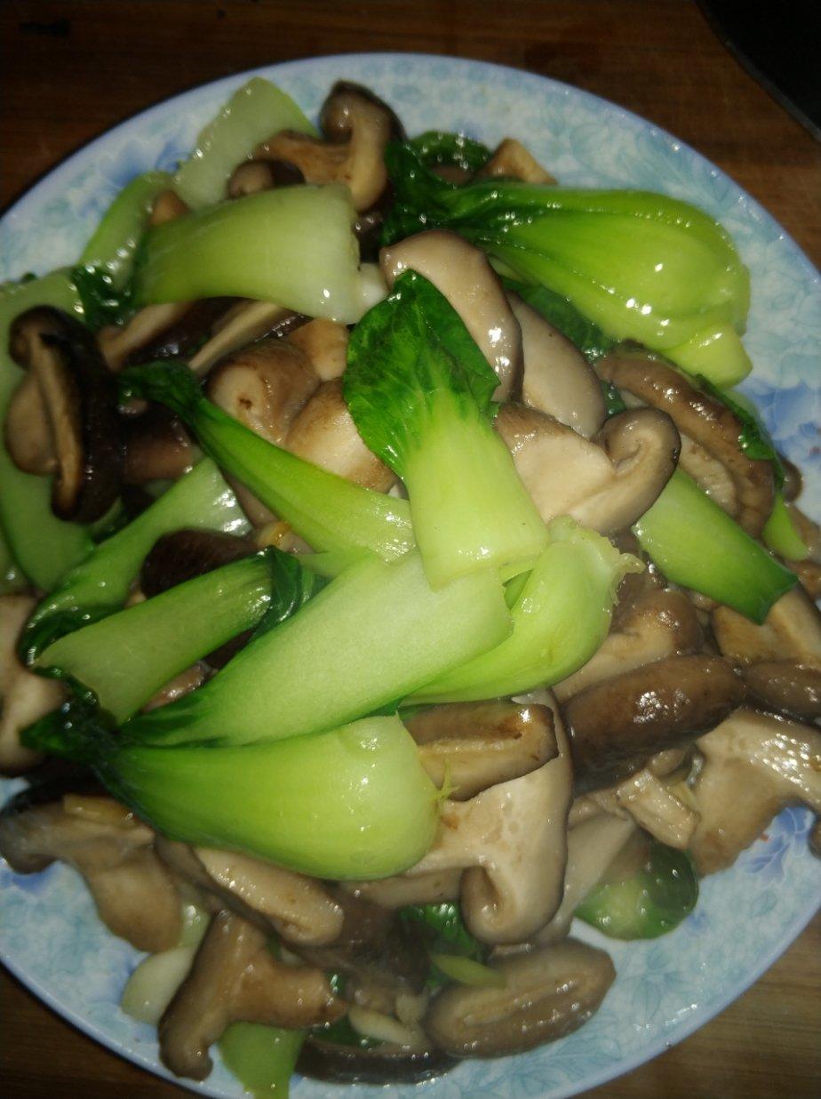 老丁的私房菜-香菇炒油菜