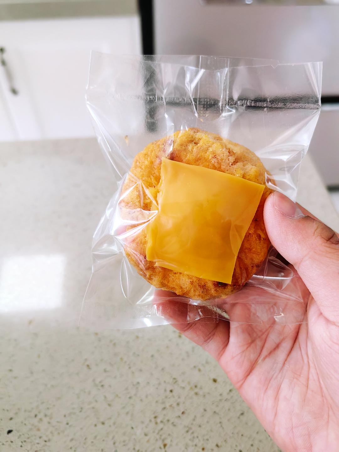 咸蛋黄肉松司康