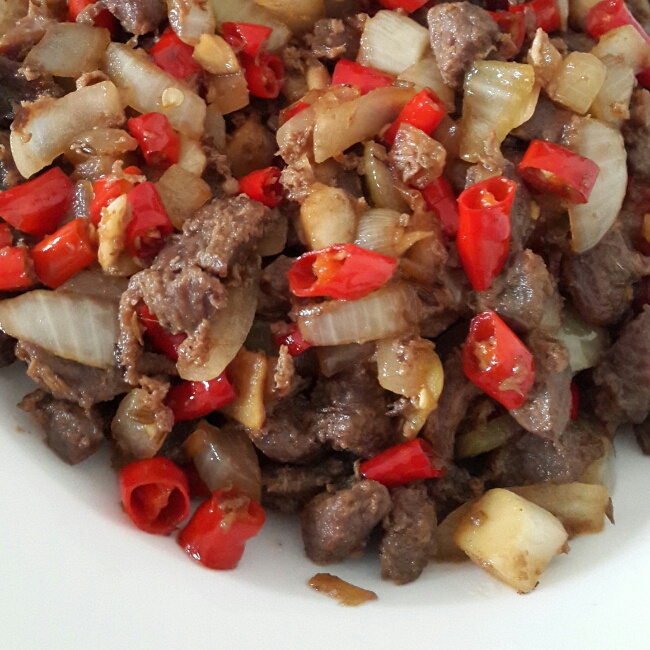 孜然洋葱炒牛肉粒