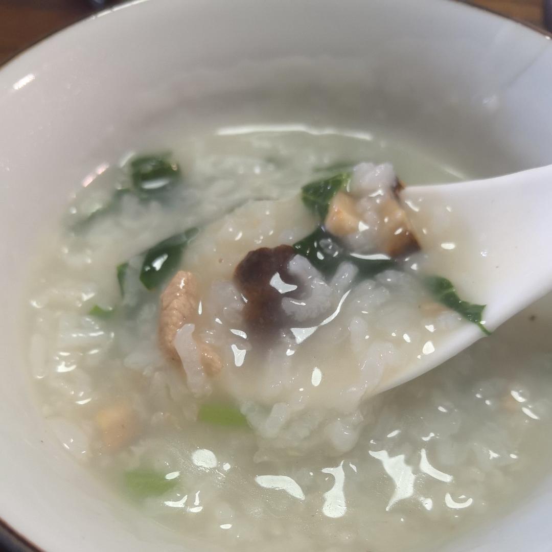 青菜瘦肉香菇粥（电饭煲版）