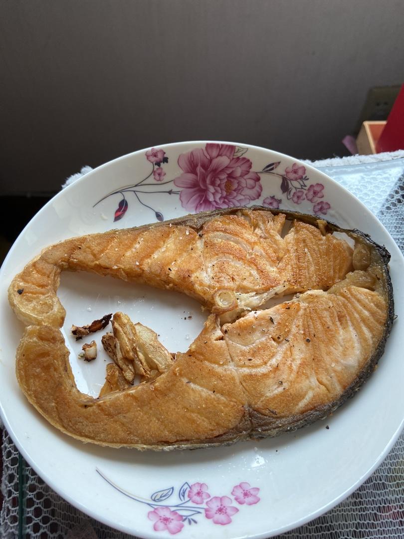 蒜油煎三文鱼排