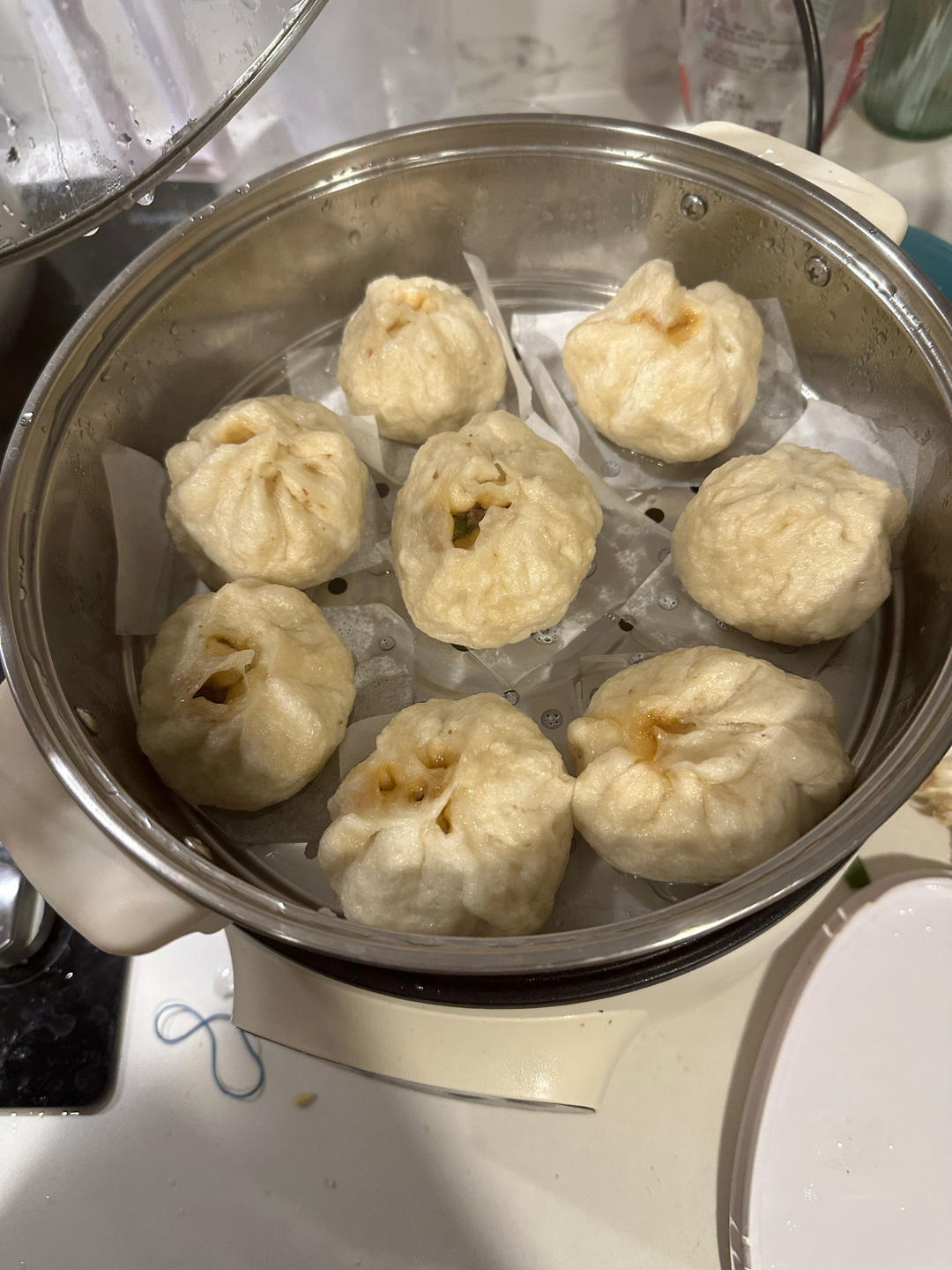 一口一个的鲜肉小笼包