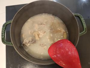 筒子骨松茸烫–Staub珐琅瓷铸铁锅的做法 步骤2