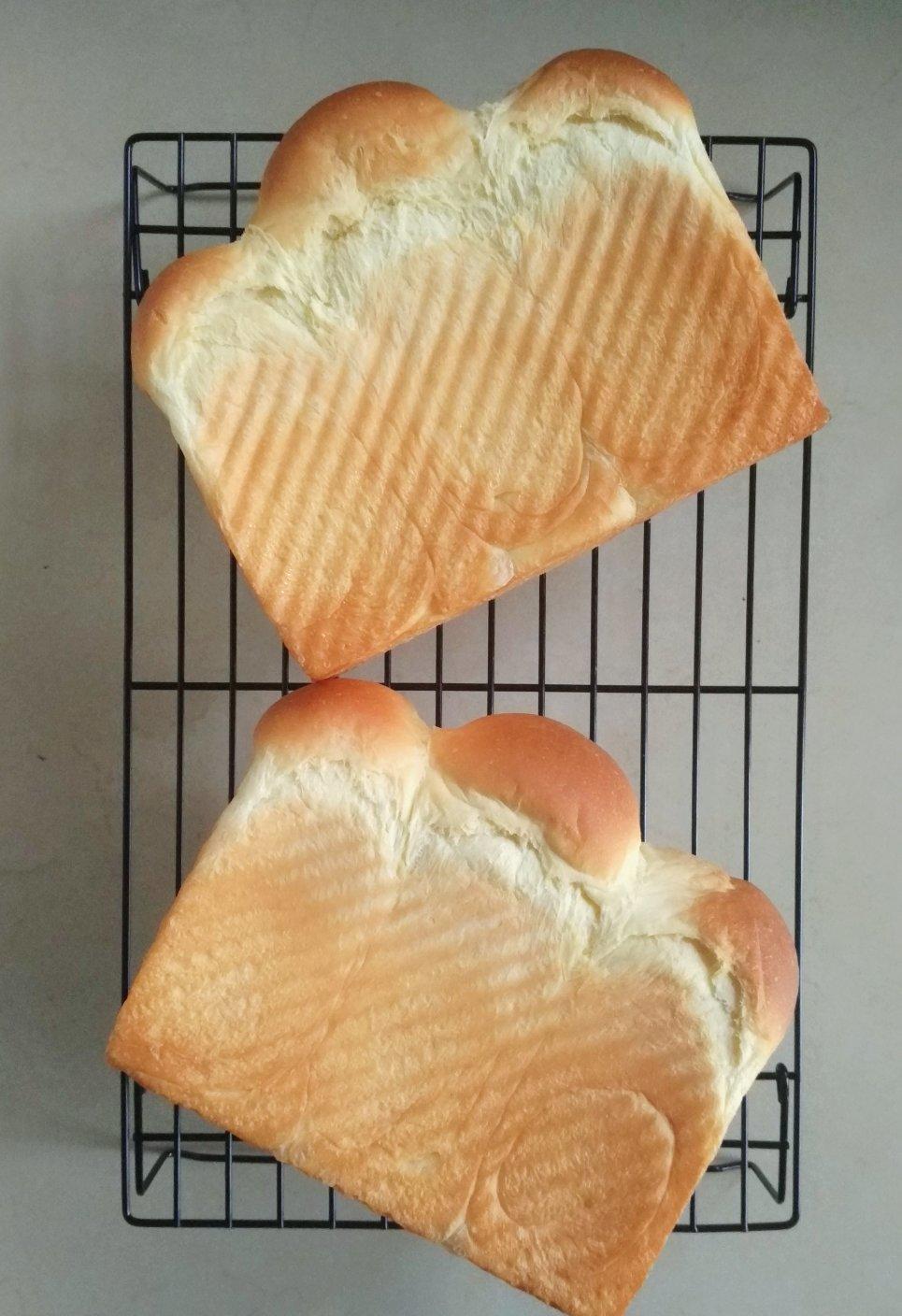 蛋黄炼奶吐司