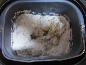 绵软香甜黑芝麻炼奶面包（ACA面包机）的做法 步骤1