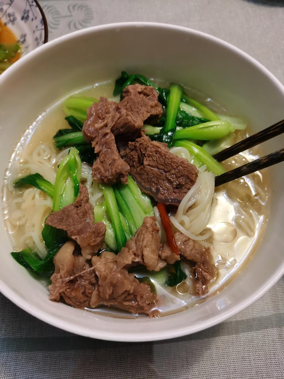 阿董200002做的清炖牛肉面