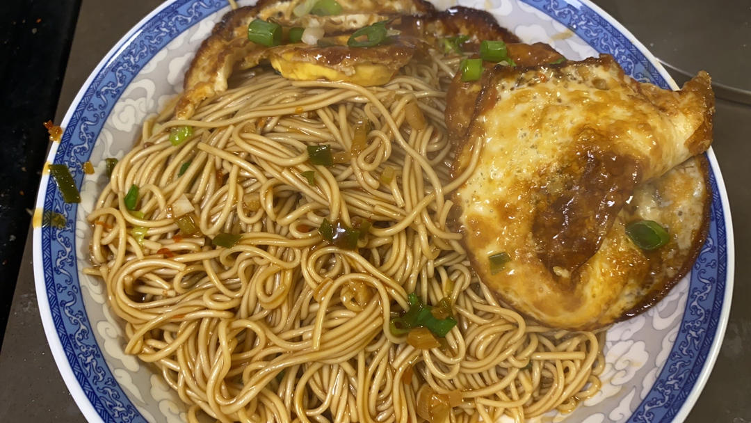 荷包蛋焖面