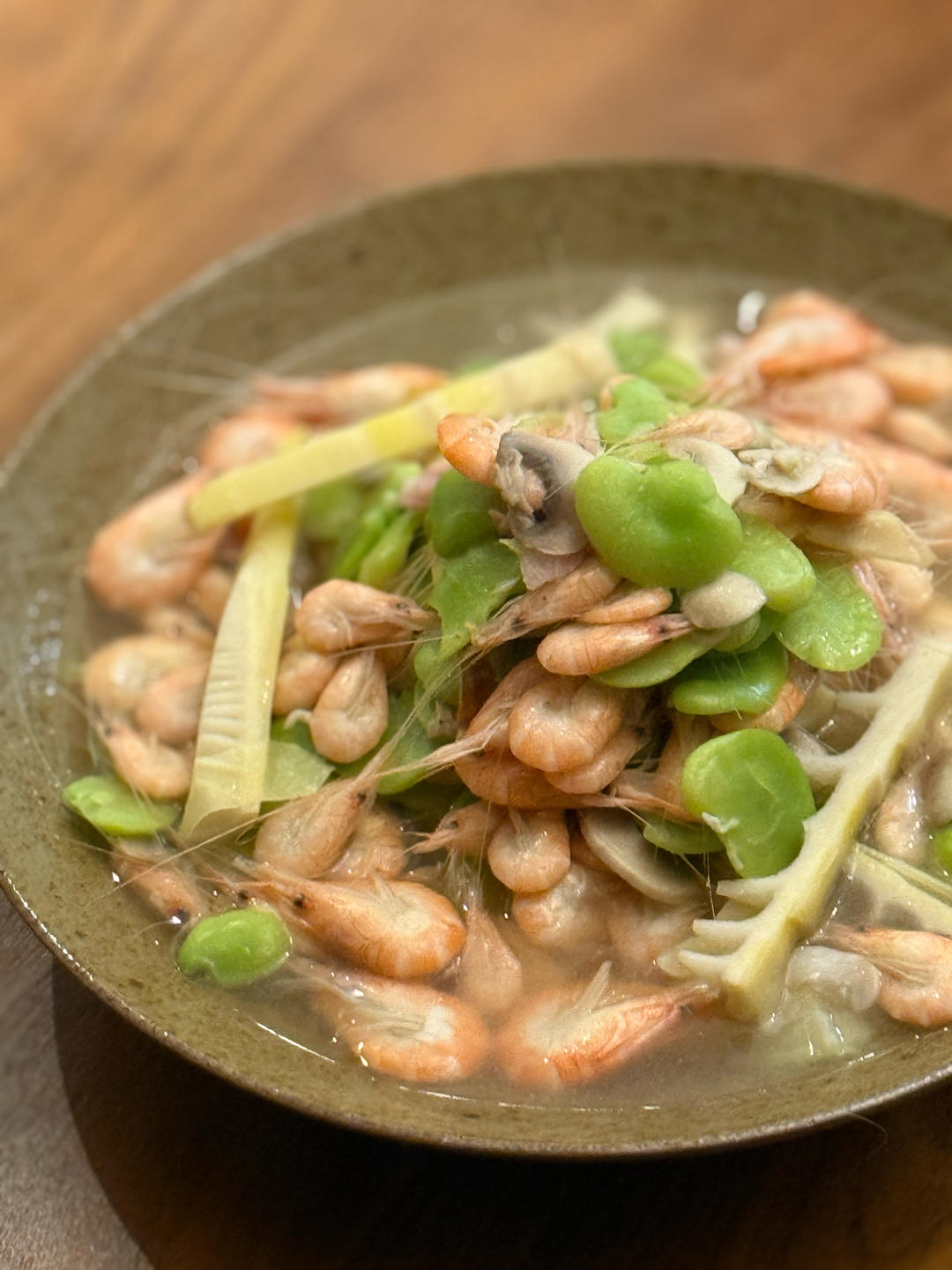 春三鲜春笋正当季-春笋豆瓣口蘑咸肉煮白米虾