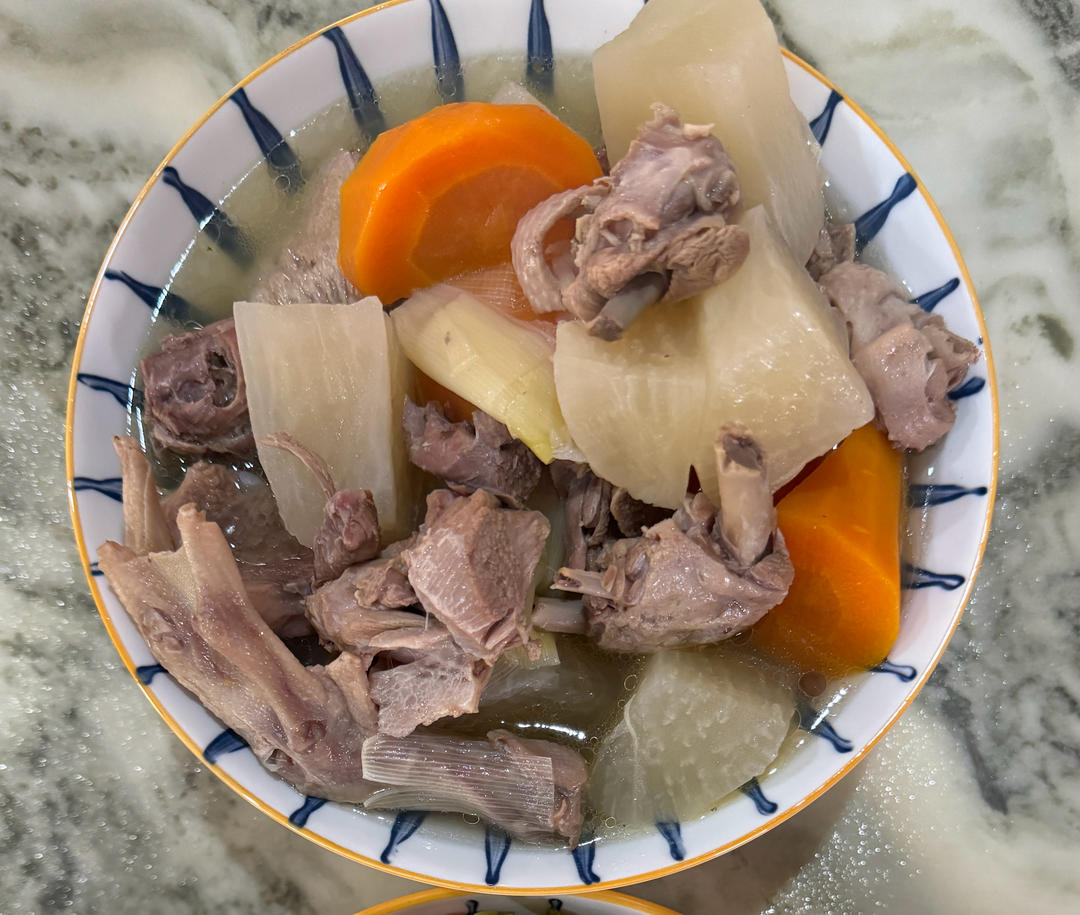 鸭腿炖白萝卜