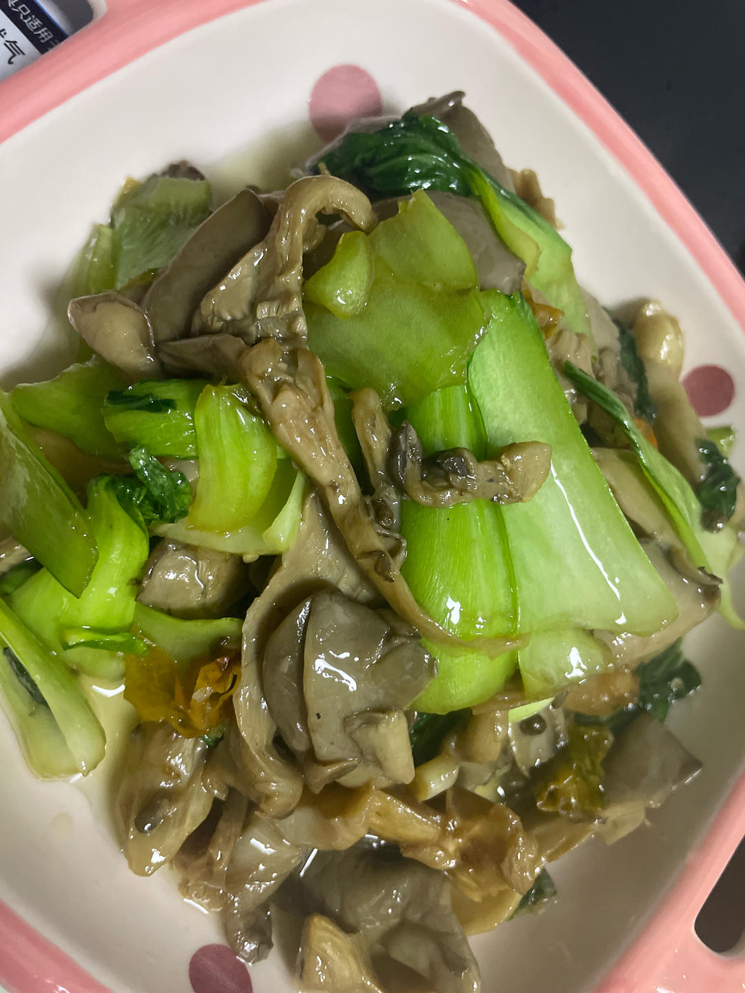 素菜也鲜甜的平菇炒青菜