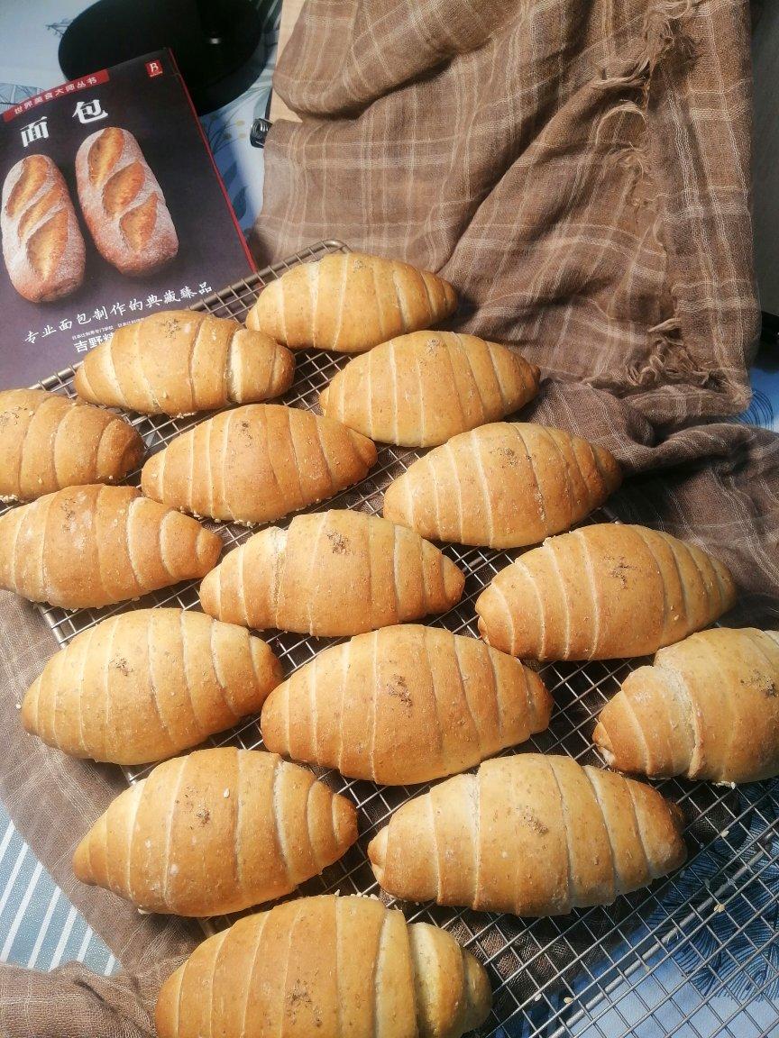 全麦芝麻盐面包