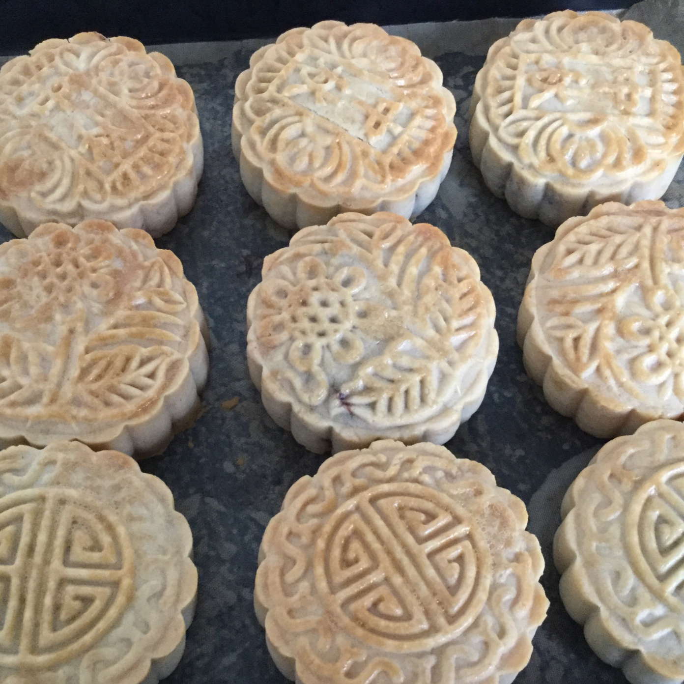 广式月饼－－蛋黄豆沙月饼