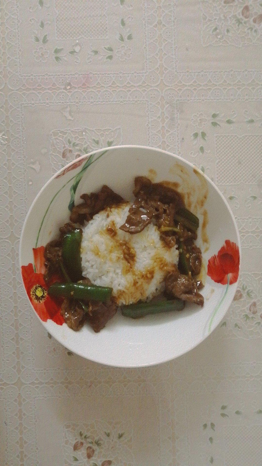 超滑嫩的【蚝油牛柳盖浇饭】