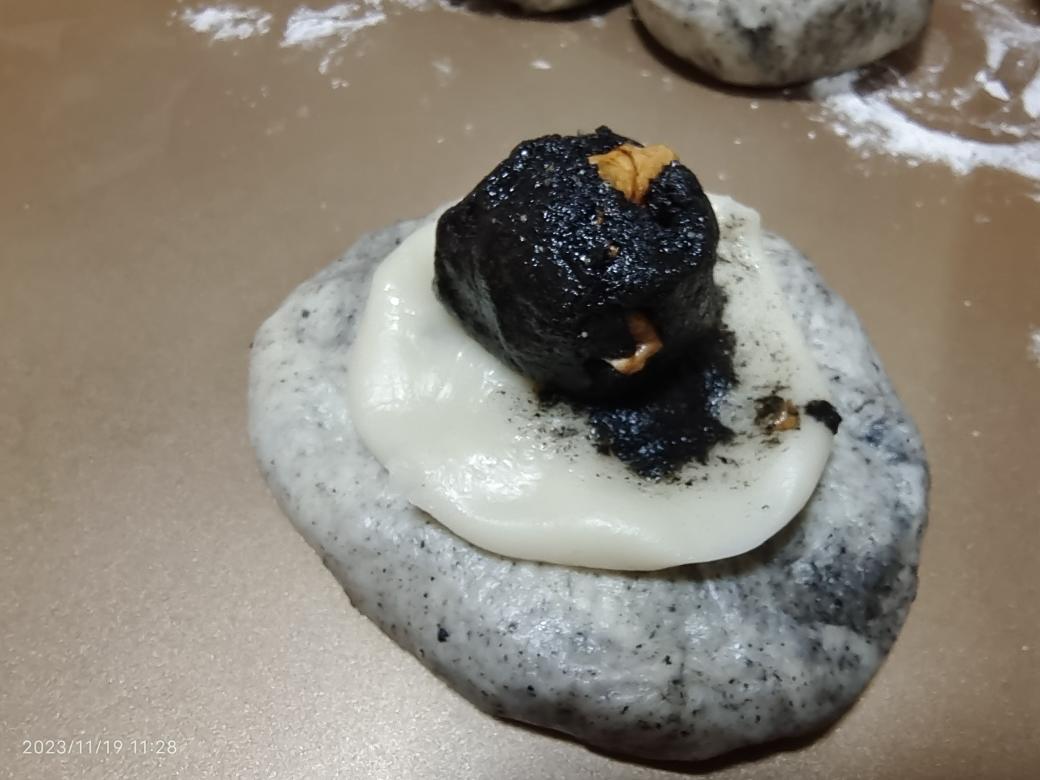 双倍黑芝麻麻薯面包