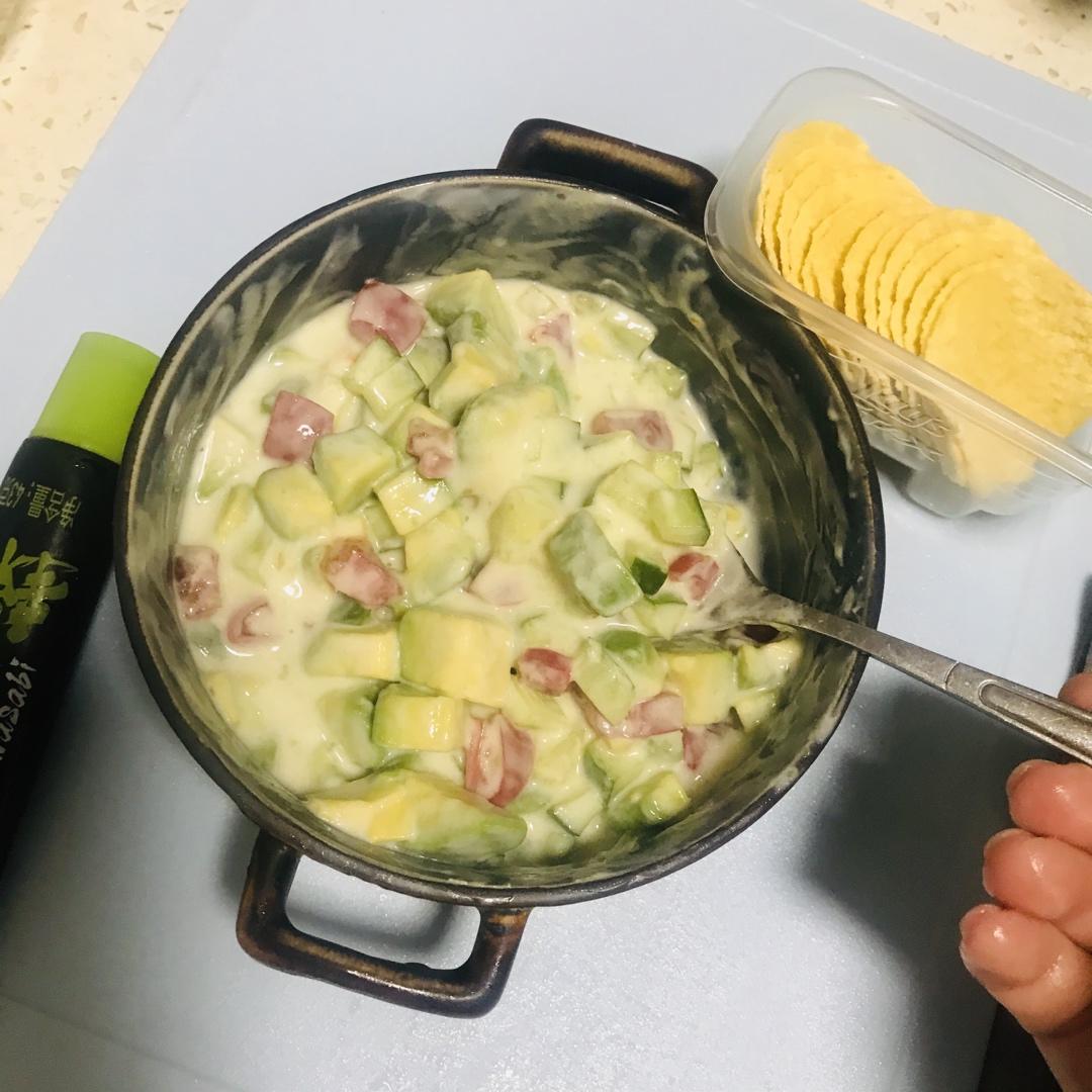 薯片牛油果大虾沙拉