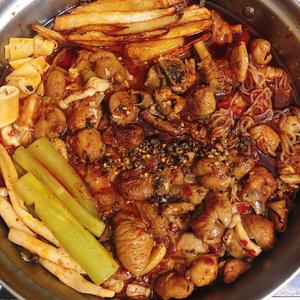 stuab铸铁锅-肥肠鸡火锅的做法 步骤6