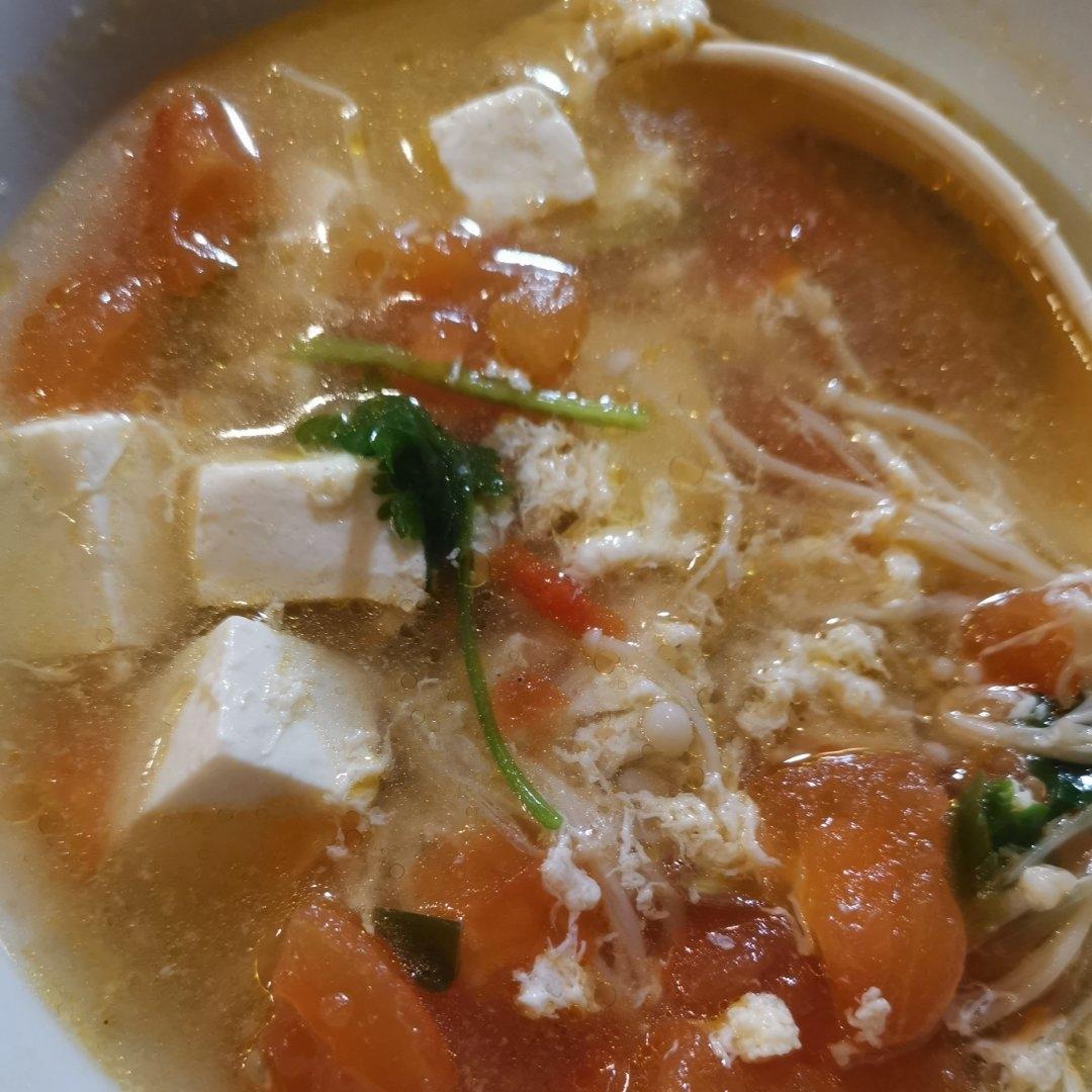 低卡高蛋白番茄金针菇豆腐汤，好喝不发胖