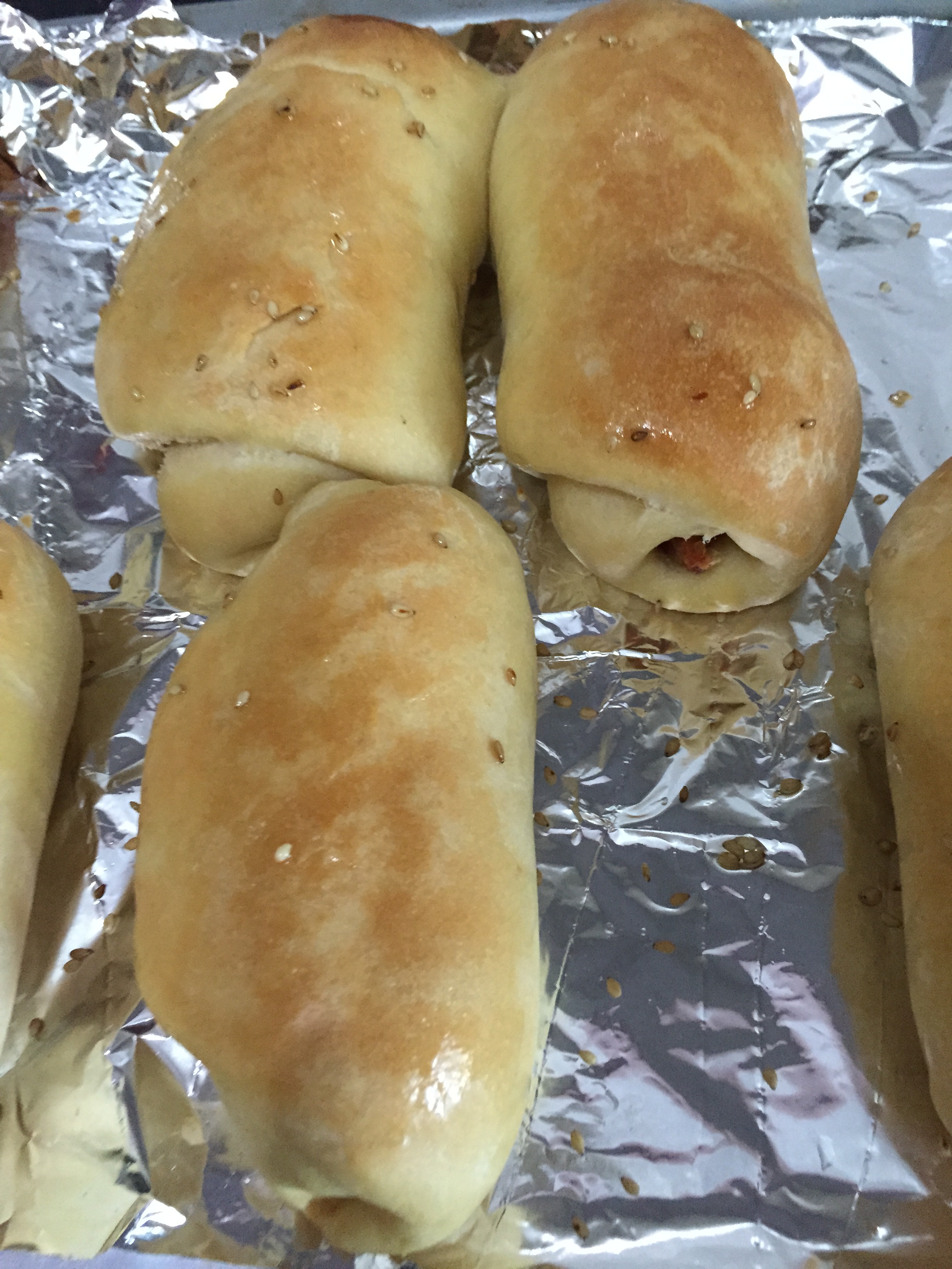 火腿肉松面包卷