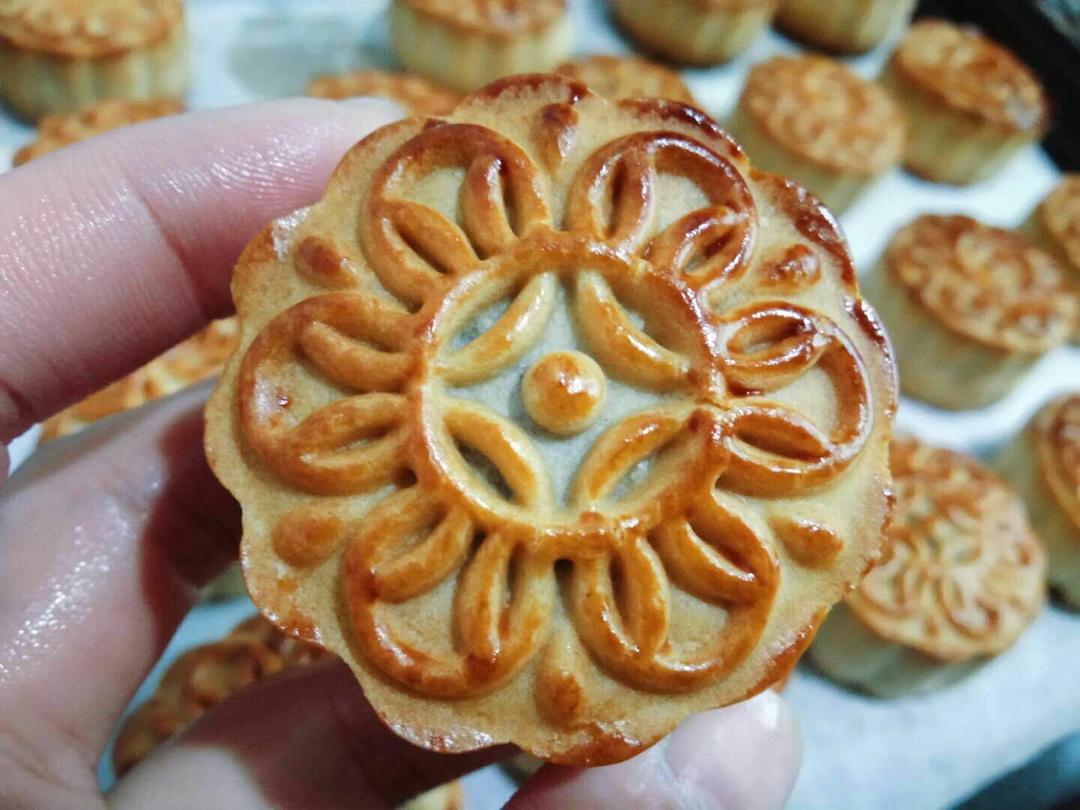 广式豆沙蛋黄月饼