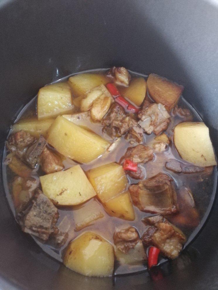 土豆烧排骨