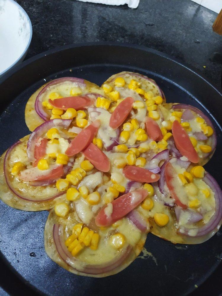 大人小孩都爱的饺子皮披萨