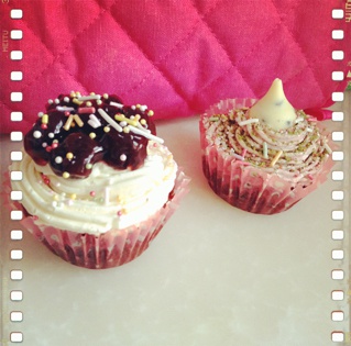 超润巧克力纸杯蛋糕（非常适合裱花、盖糖皮的cupcake方子）