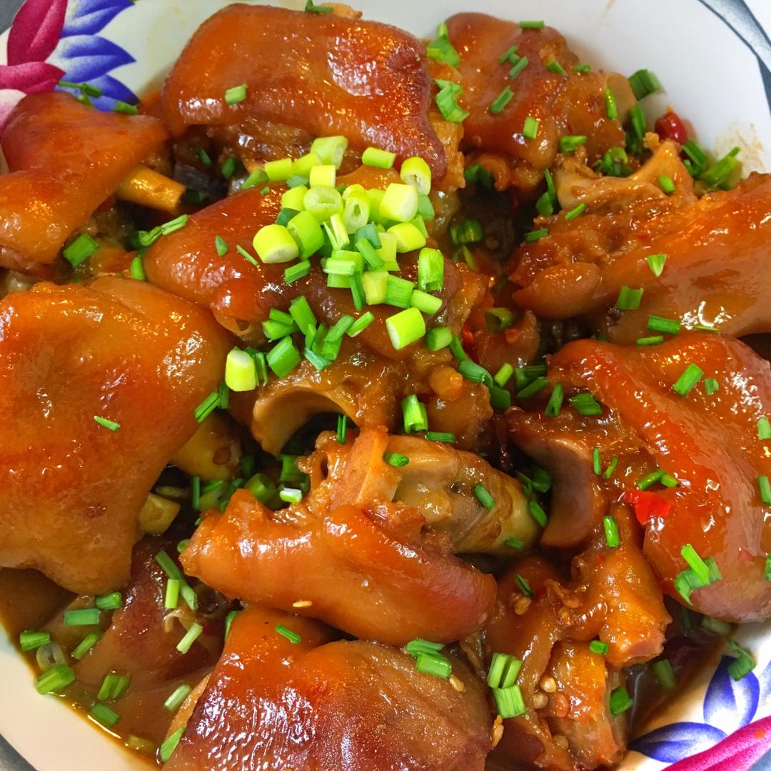 美味的家常菜：红烧猪蹄