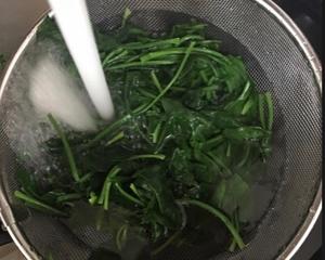 韩式盘餐之凉拌菠菜的做法 步骤2