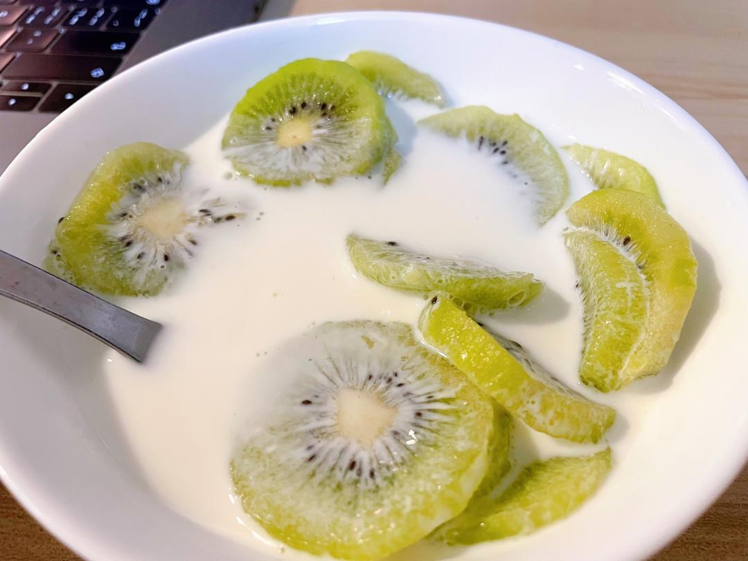有手就能做的奇异果奶昔🥝