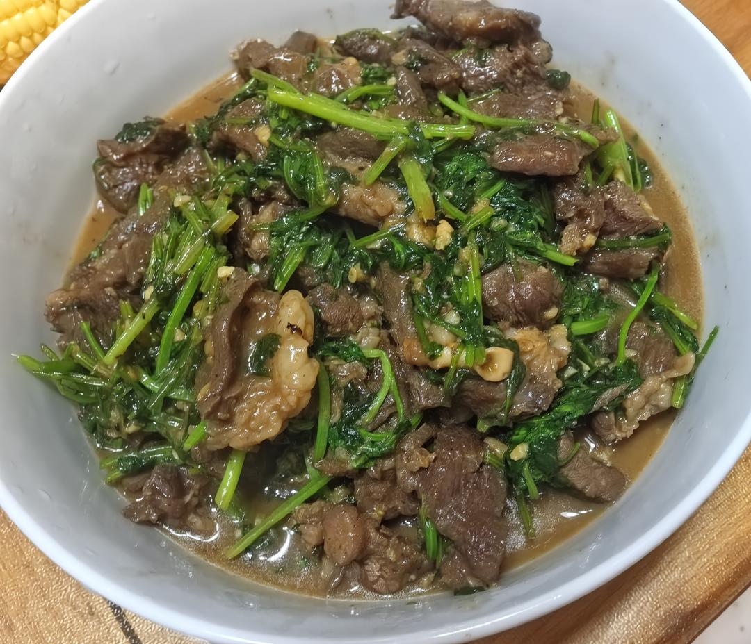 香菜爆炒牛肉（主打嫩）