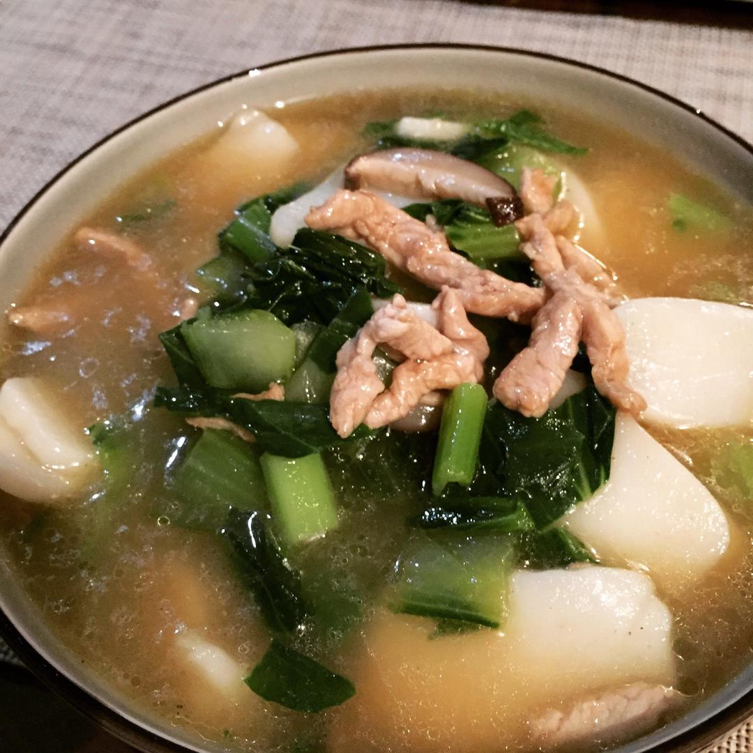 想变成排骨的22做的家的味道:青菜肉丝年糕汤