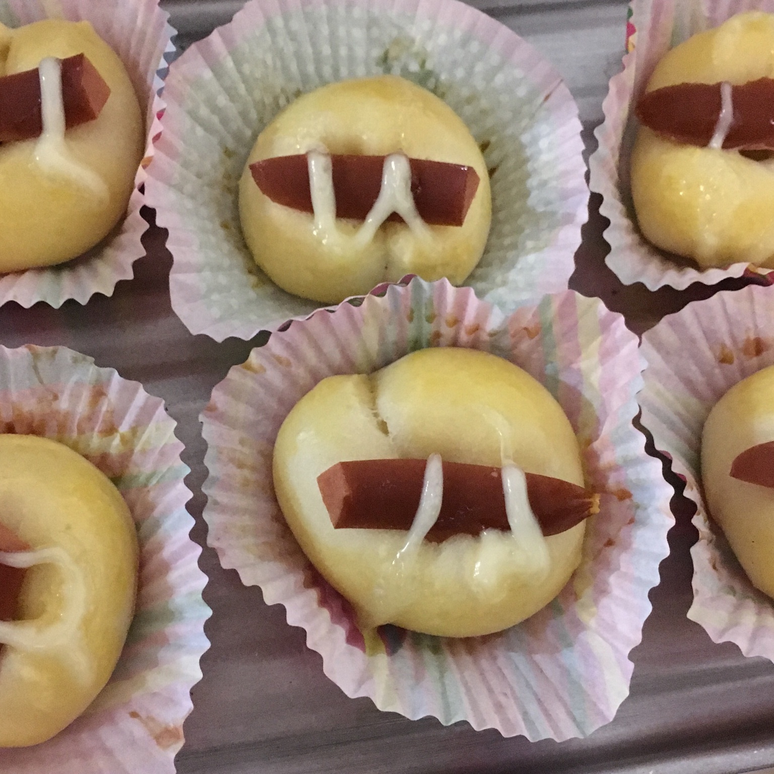 脆皮肠仔餐包