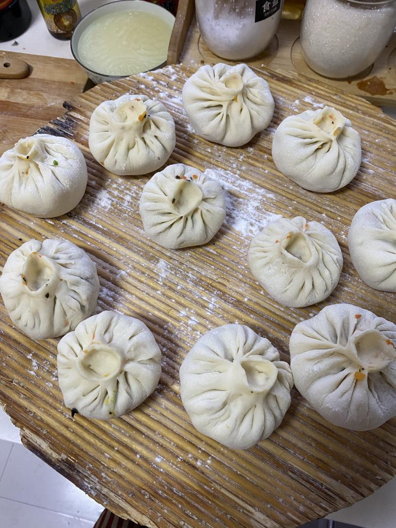 素包子（胡萝卜木耳粉条鸡蛋馅）