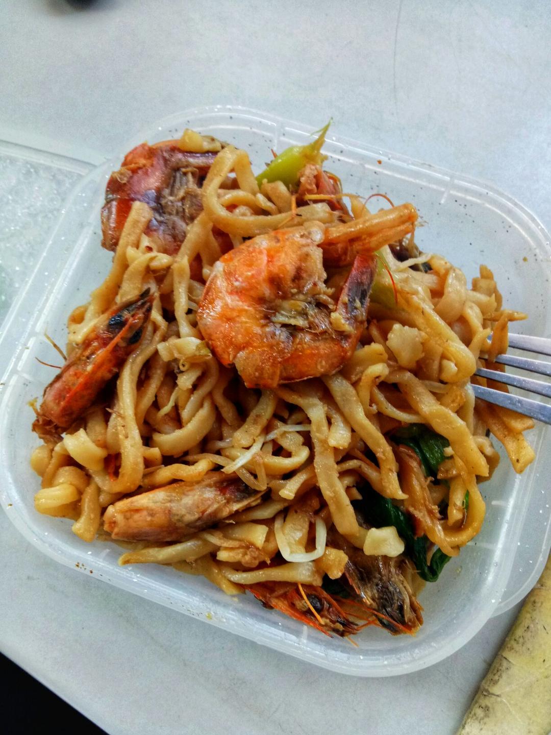 只见海鲜不见面的海鲜焖面