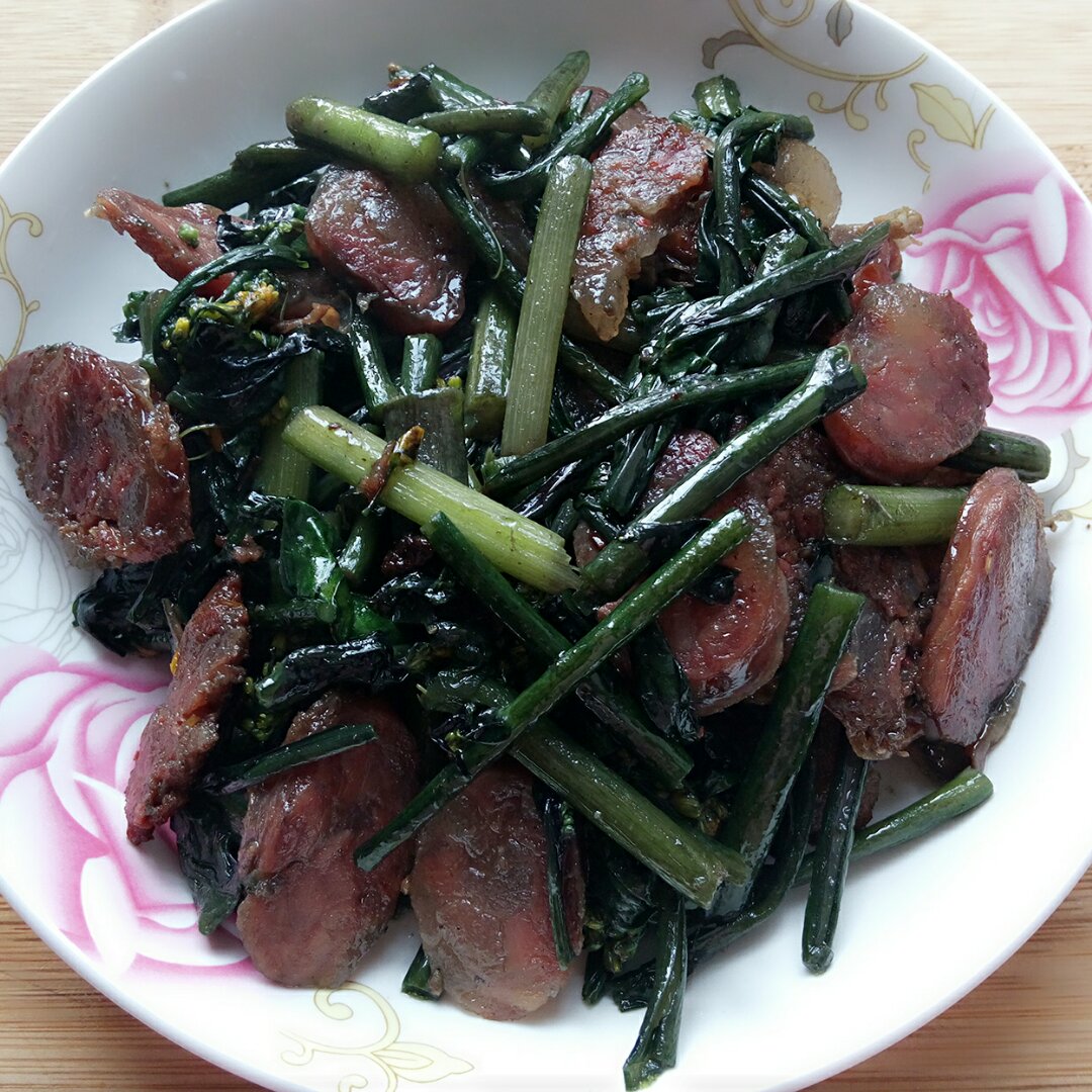 红菜薹炒腊香肠