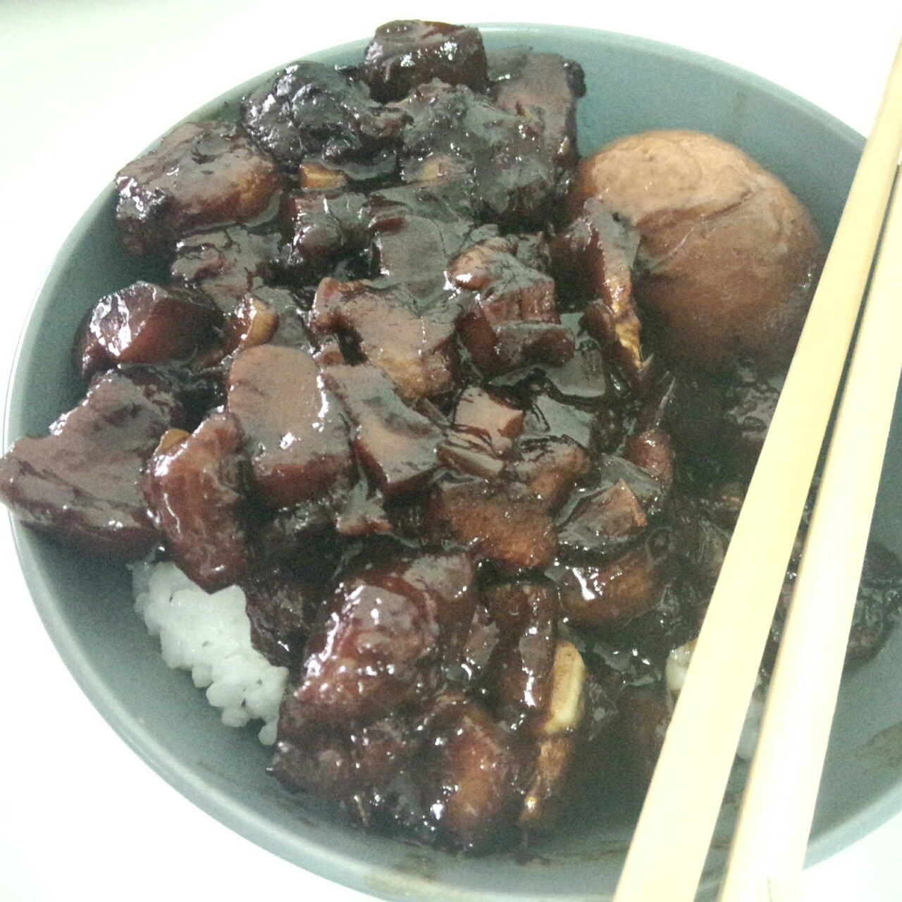 洋葱酥卤肉饭