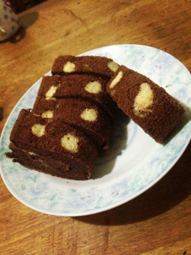 可可奶油波点蛋糕卷