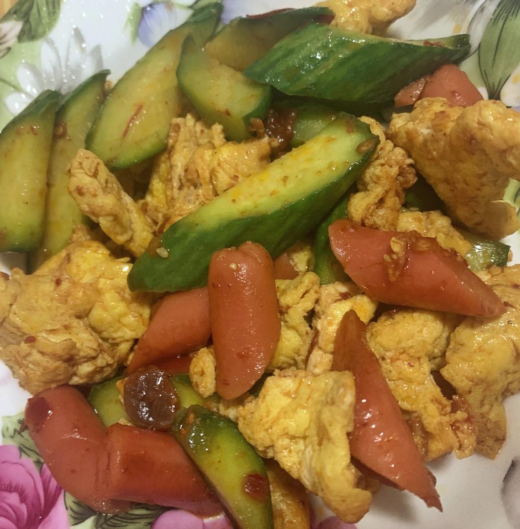 火腿肠炒黄瓜+鸡蛋