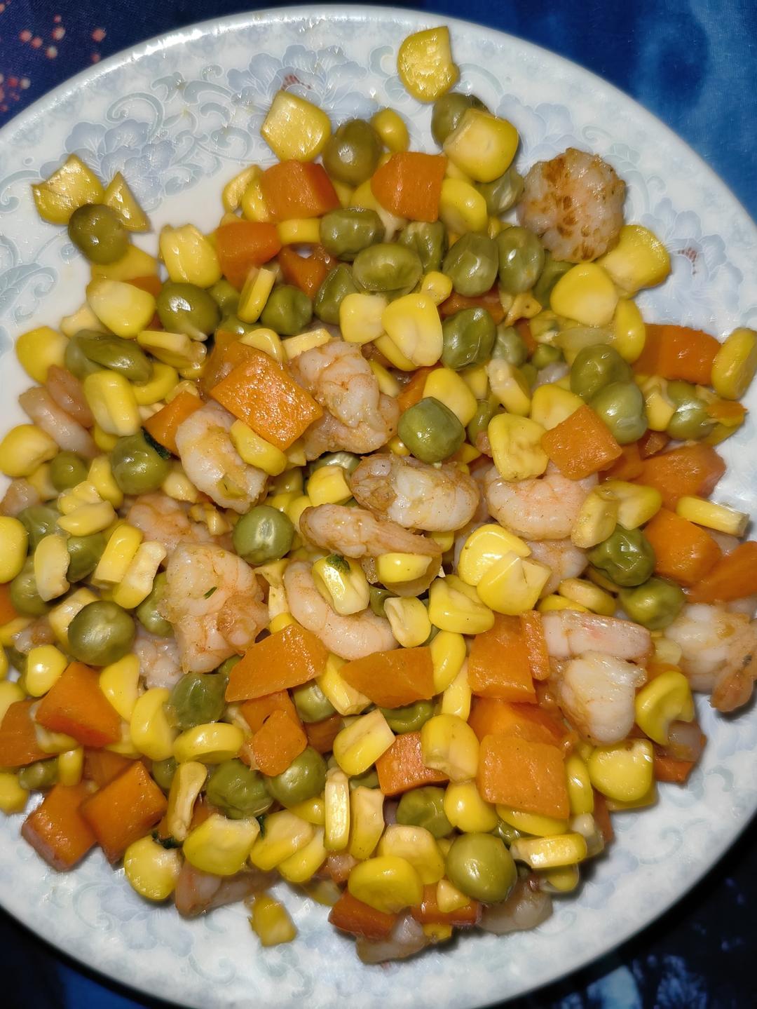 胡萝卜玉米豌豆炒虾仁