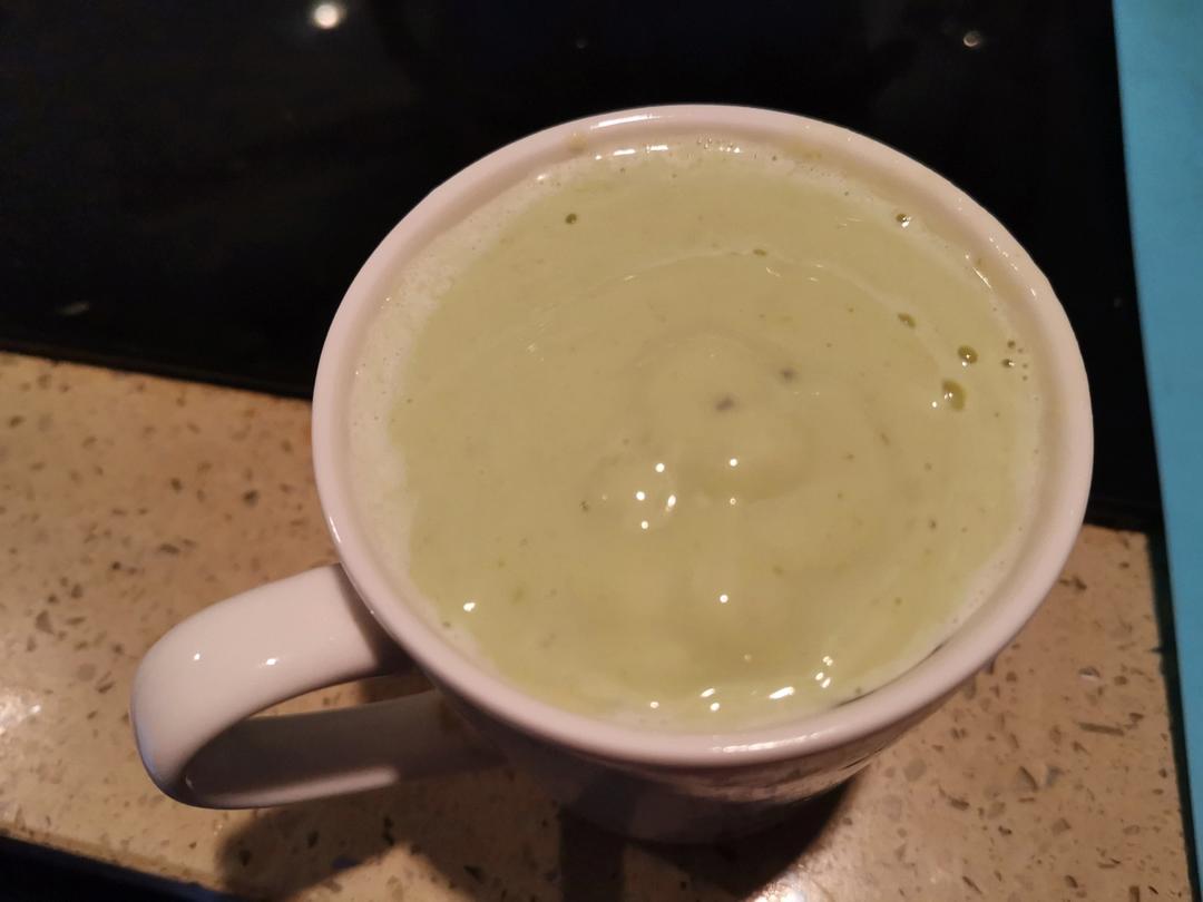 奶昔不用榨汁机=牛油果🥑+香蕉🍌+牛奶🥛