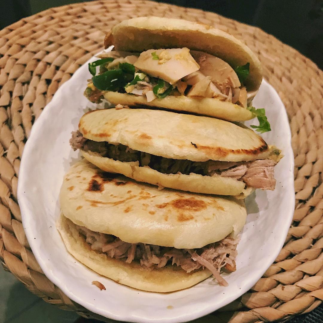 彭于晏的老婆就是我对没错做的肉夹馍