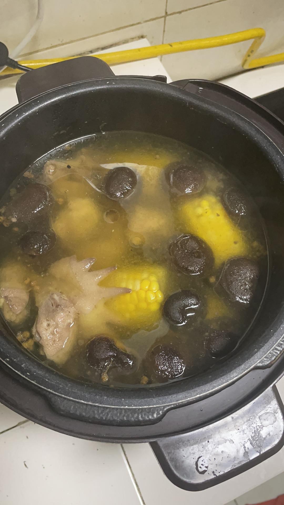 香菇玉米炖鸡汤