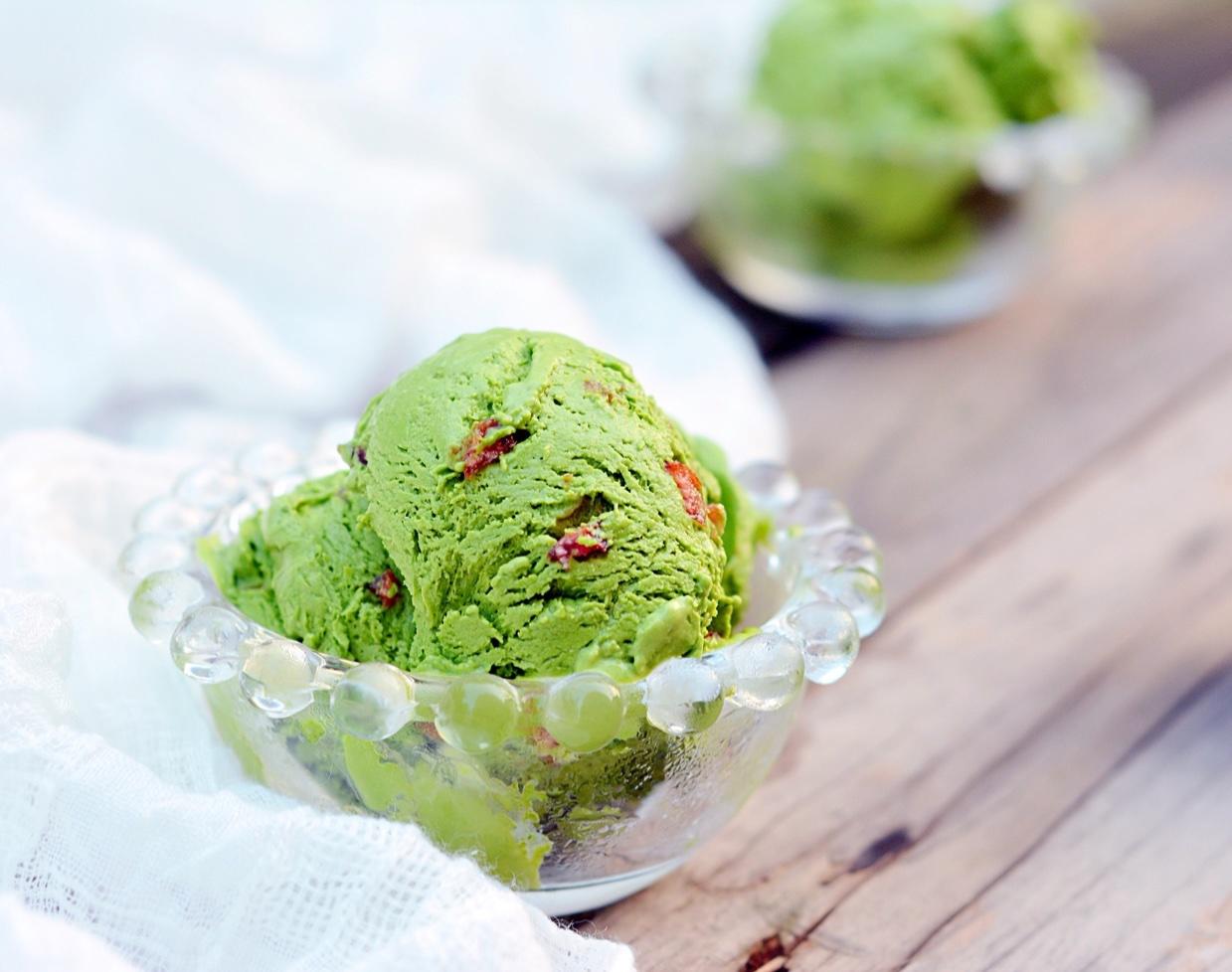最简单的抹茶蔓越莓冰淇淋的做法