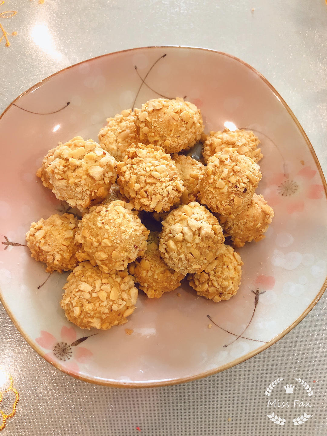 一碗面粉，一把花生，让你在家就能做酥得掉渣的花生酥饼