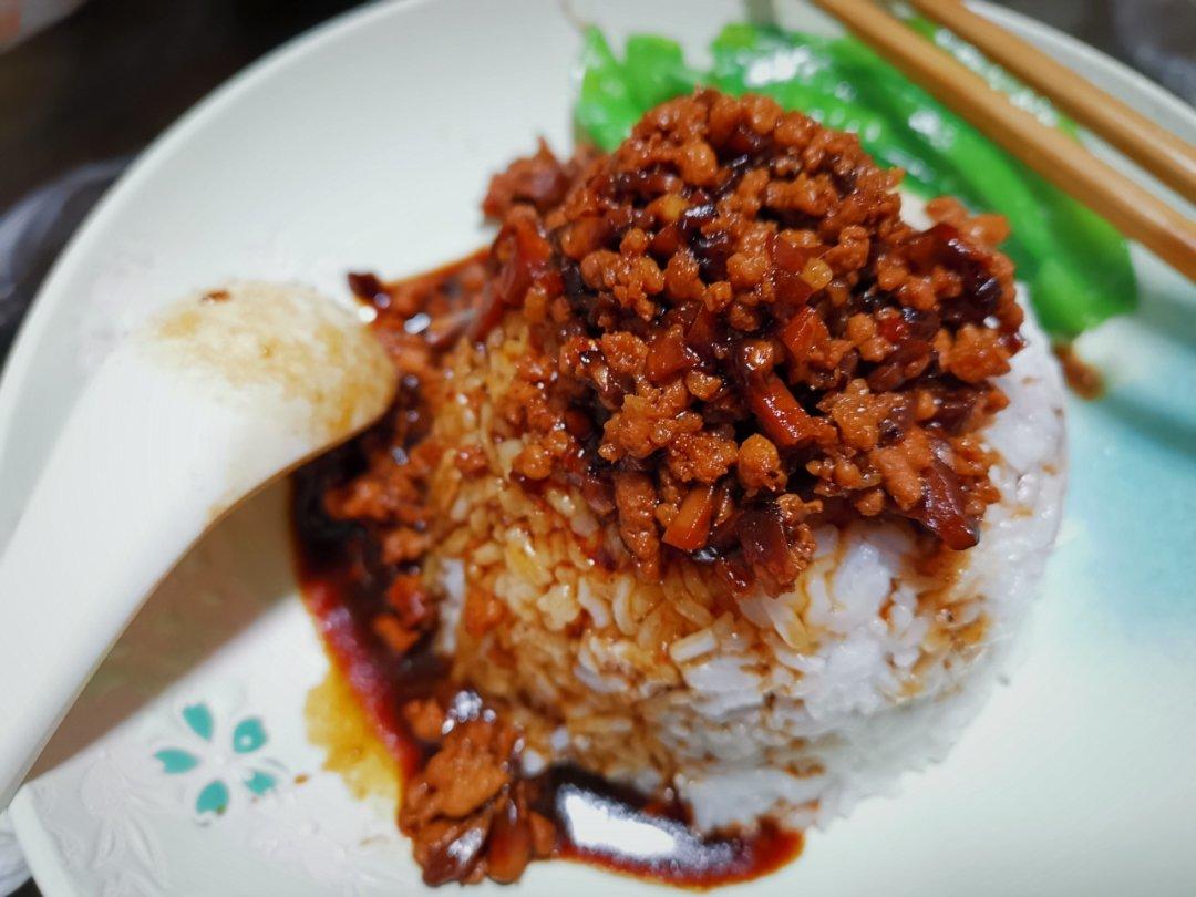 卤肉饭味的香菇肉燥--速速开饭