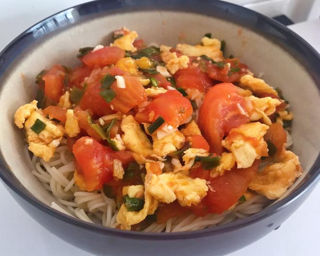 面条菜谱5⃣️-一碗西红柿鸡蛋打卤面，帮你找回夏日失去的食欲的做法